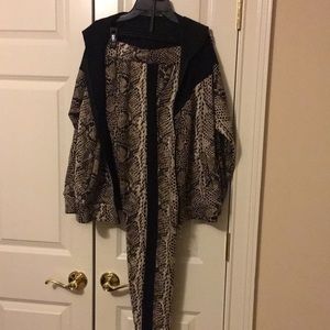 Women’s leisure Suit